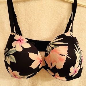 Brand new W/O tag PINK Victoria Secret floral push up